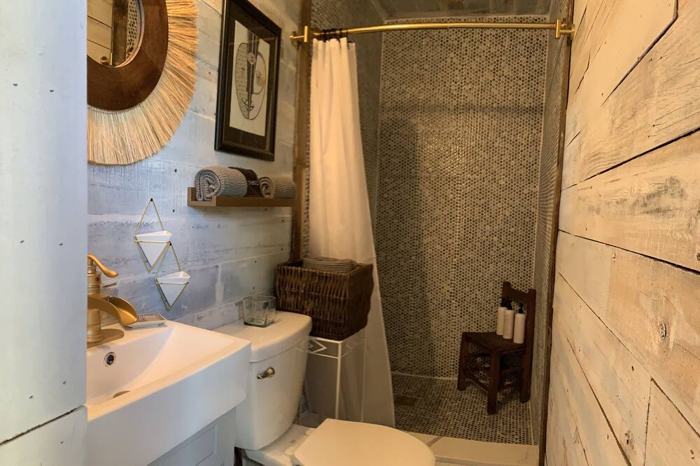 Photo of Bathroom in Baldwin Park