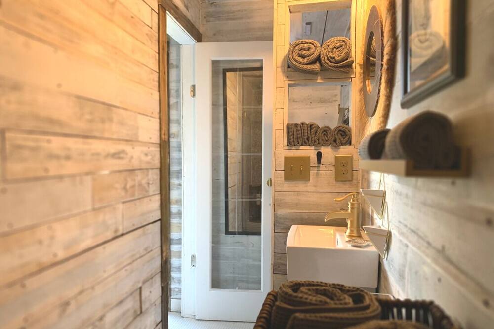 Photo of Bathroom in Baldwin Park