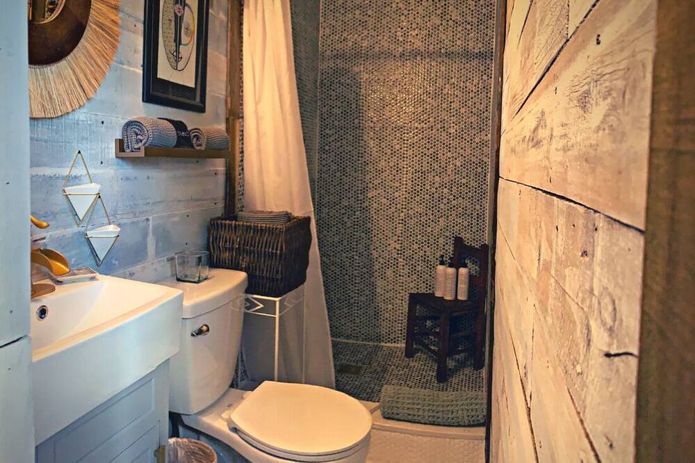 Photo of Bathroom in Baldwin Park