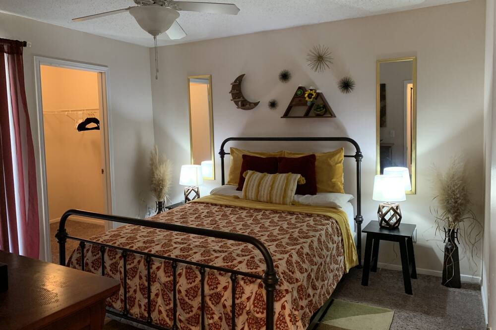 Photo of Bedroom in Lake Purdy