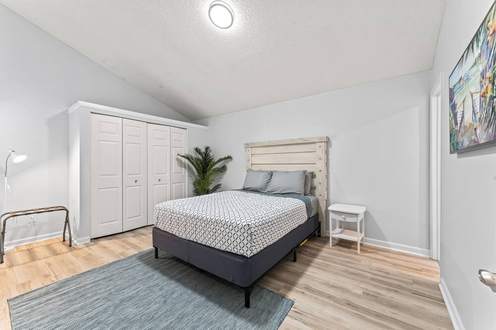 Photo of Bedroom in Sandalwood