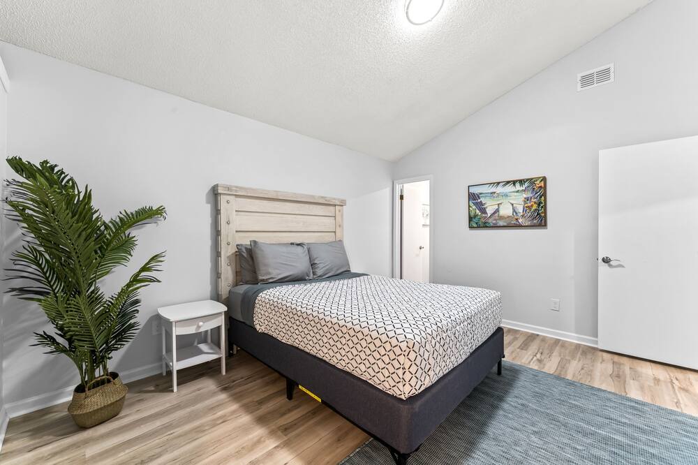 Photo of Bedroom in Sandalwood