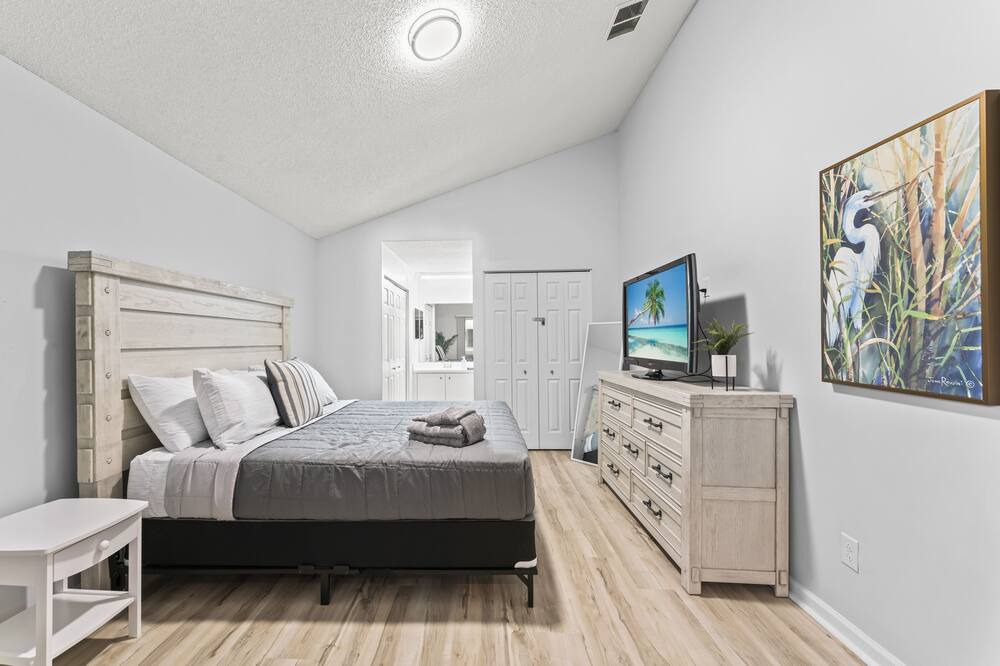 Photo of Bedroom in Sandalwood