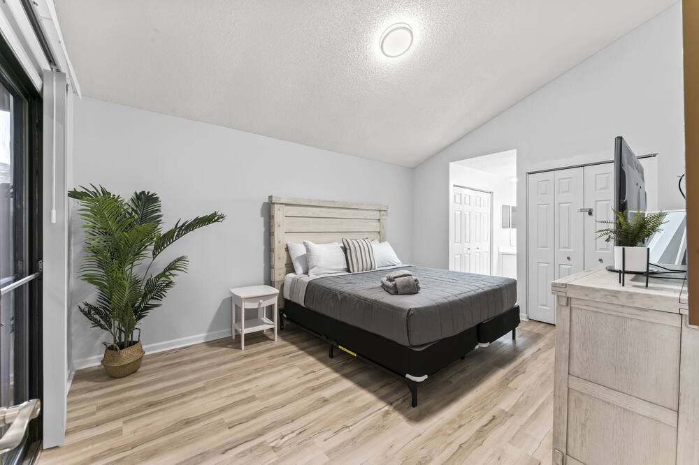 Photo of Bedroom in Sandalwood