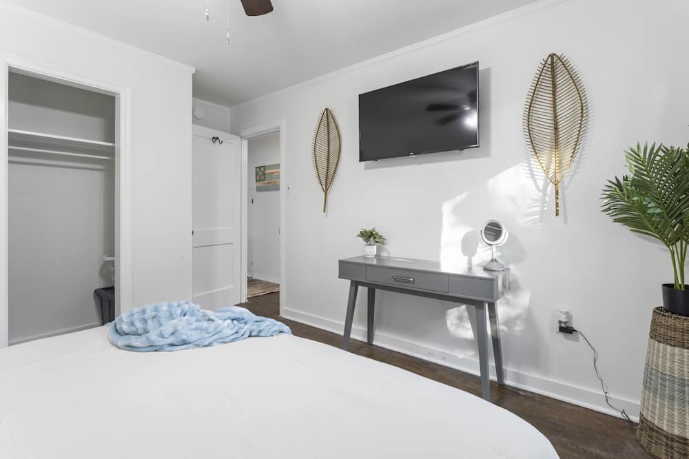 Photo of Bedroom in Long Beach