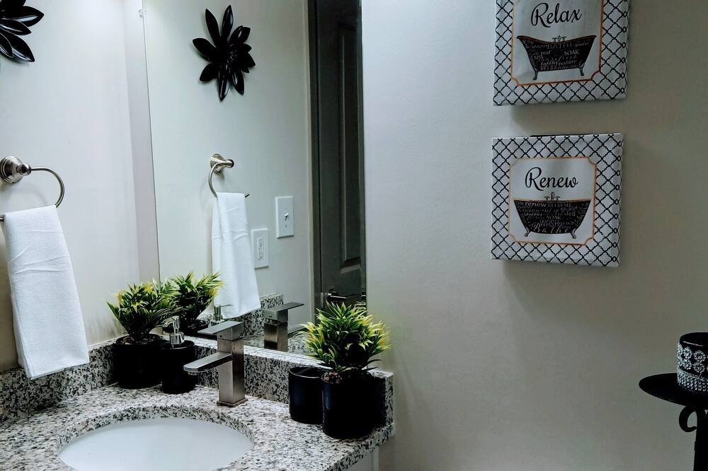 Photo of Bathroom in North Decatur