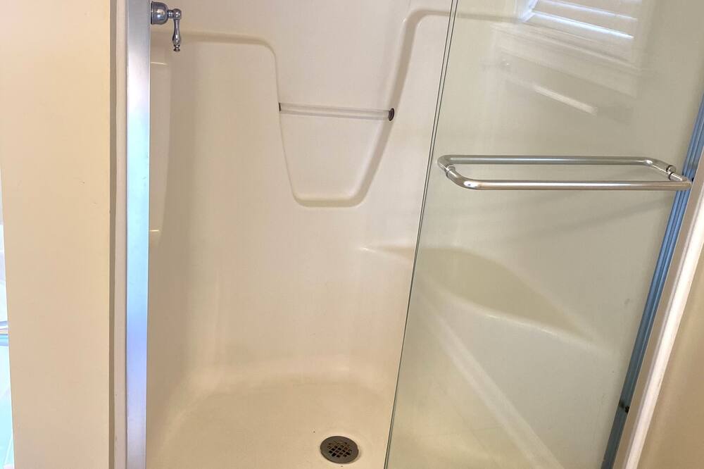 Photo of Bathroom in Gunter Afs