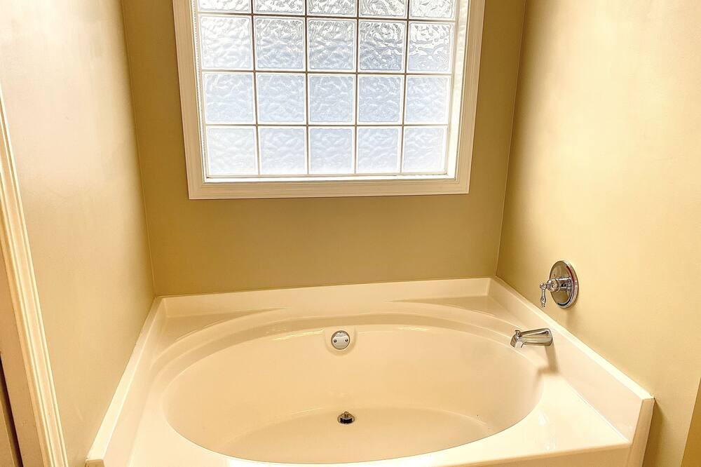 Photo of Bathroom in Gunter Afs