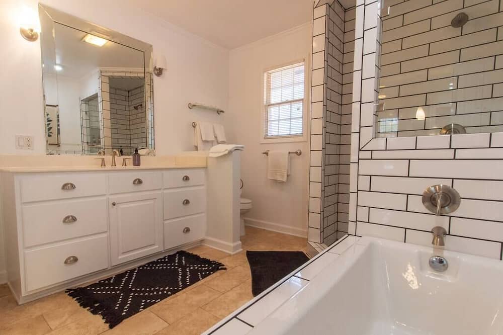 Photo of Bathroom in Enterprise
