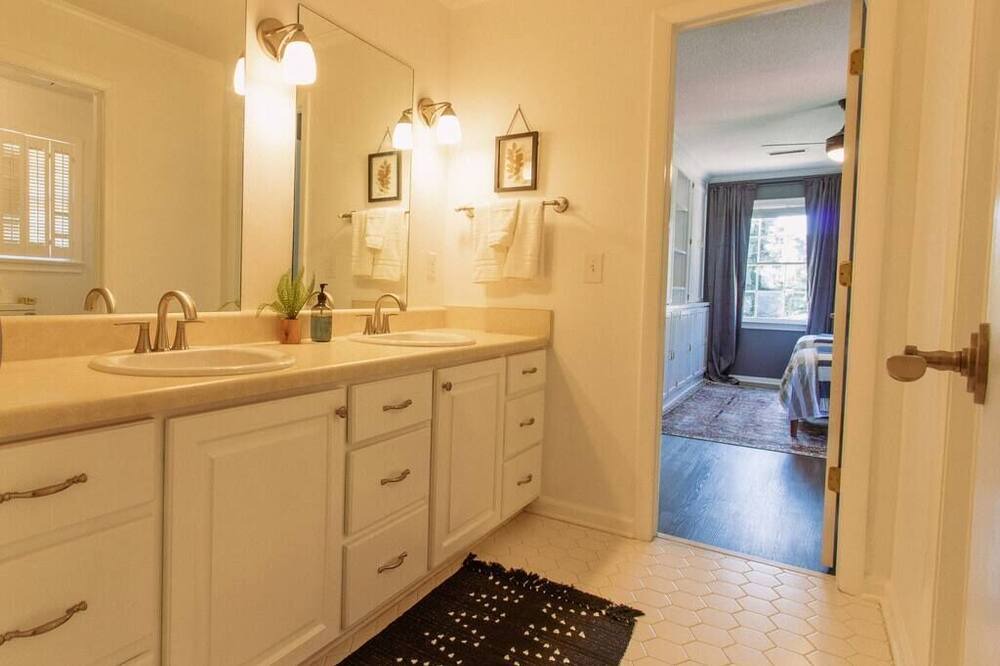 Photo of Bathroom in Enterprise