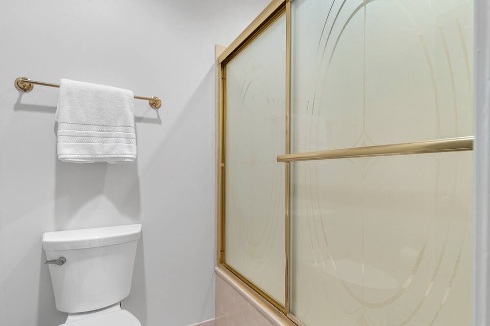 Photo of Bathroom in Eatonton