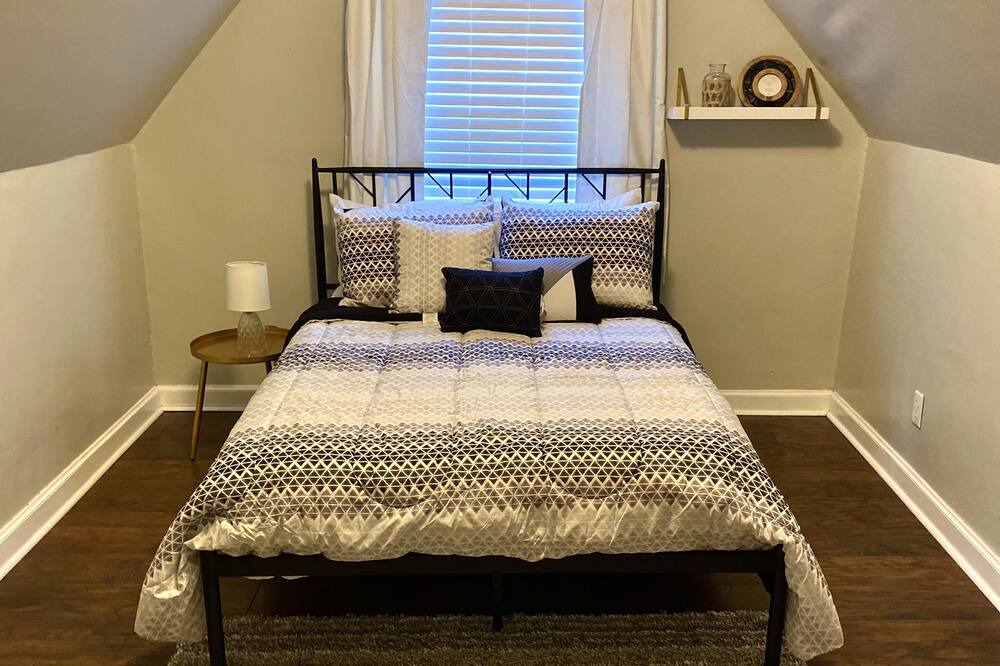Photo of Bedroom in Montgomery