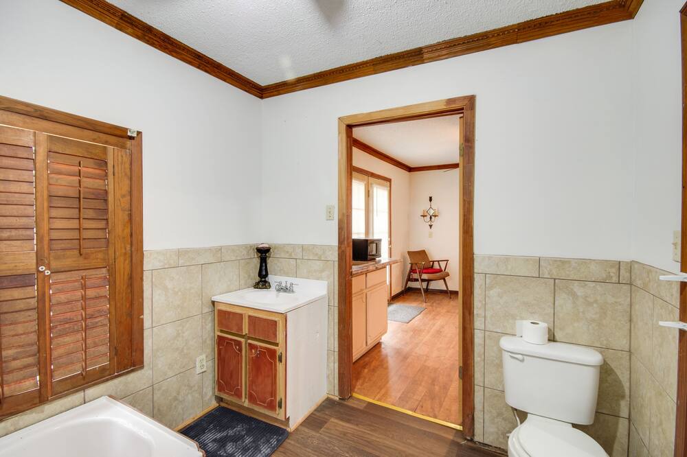 Photo of Bathroom in Hazlehurst