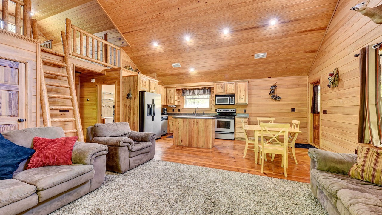 Photo of Livingroom in Charlton County