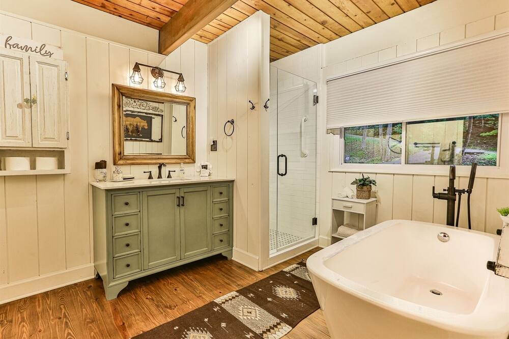 Photo of Bathroom in Walnut Mountain