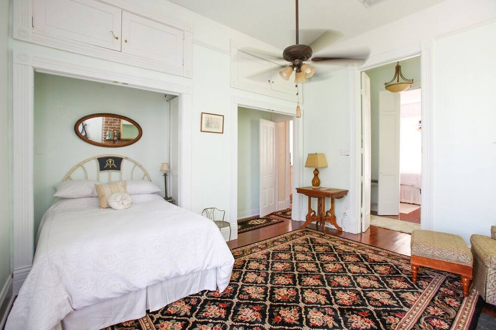 Photo of Bedroom in Esplanade Ridge