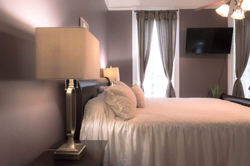 Photo of Bedroom in Esplanade Ridge