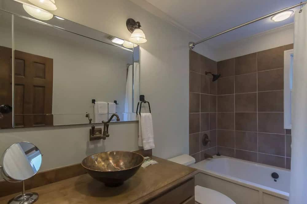 Photo of Bathroom in Hartwell