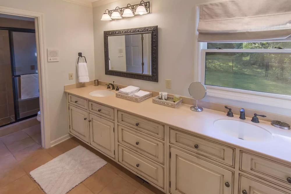 Photo of Bathroom in Hartwell