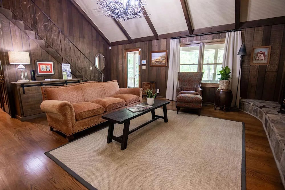 Photo of Livingroom in Hartwell