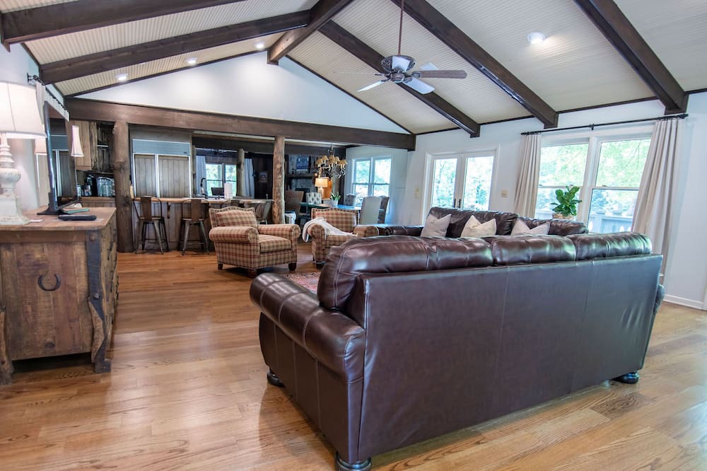 Photo of Livingroom in Hartwell
