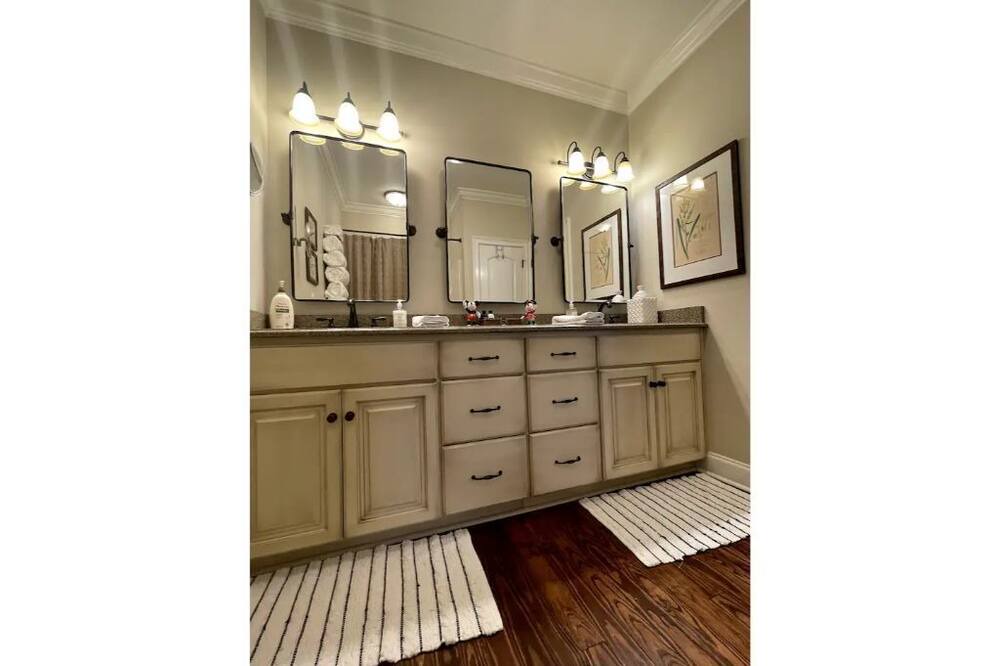 Photo of Bathroom in Ramer