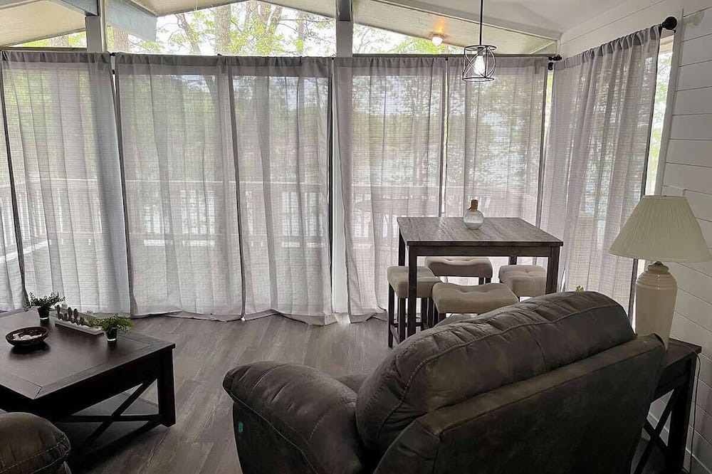 Photo of Livingroom in LaGrange