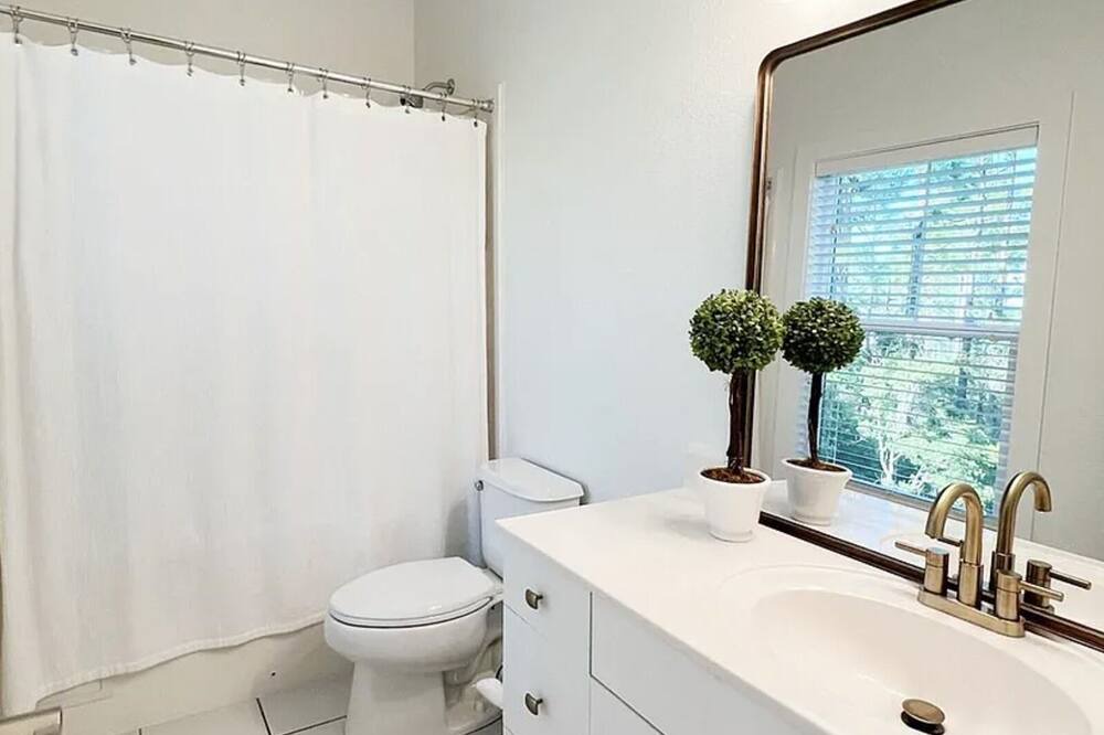 Photo of Bathroom in Ono Island