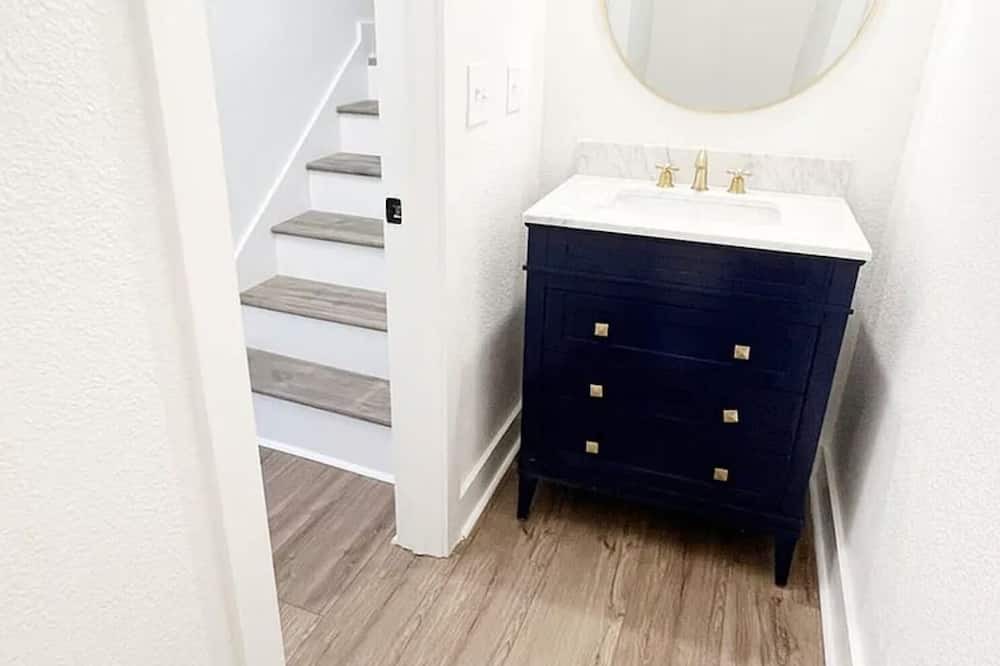 Photo of Bathroom in Ono Island