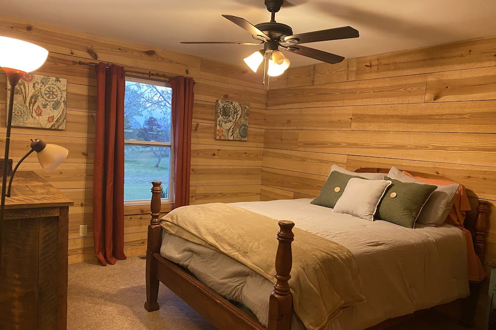 Photo of Bedroom in The Rock