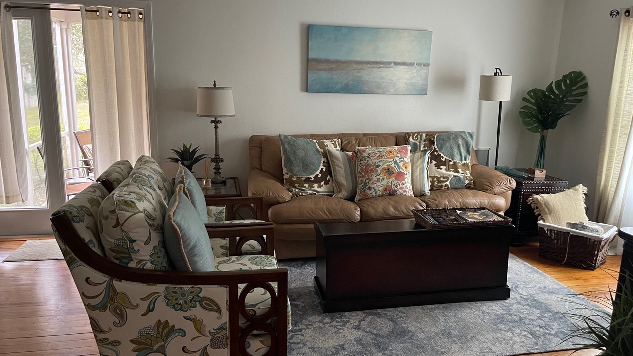 Photo of Livingroom in Edgewood