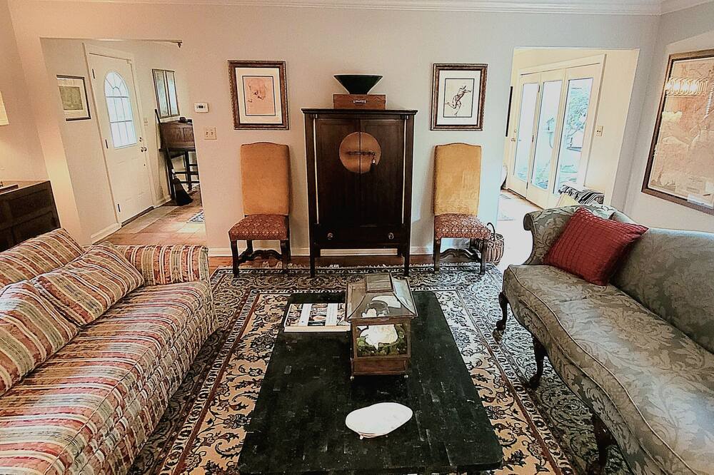 Photo of Bedroom in Montgomery