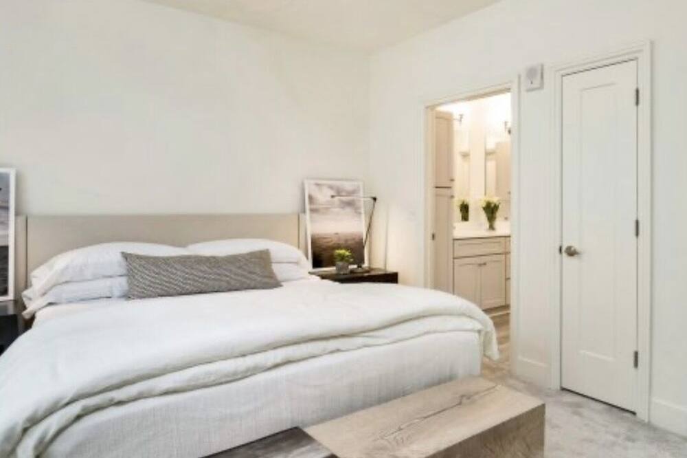 Photo of Bedroom in College Park