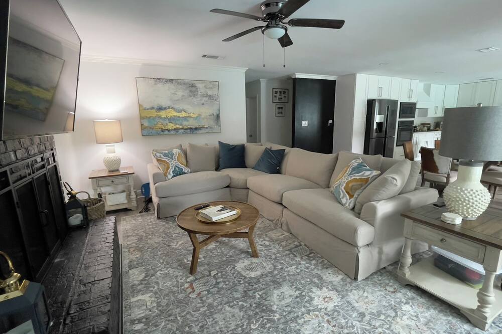 Photo of Livingroom in Tallahassee