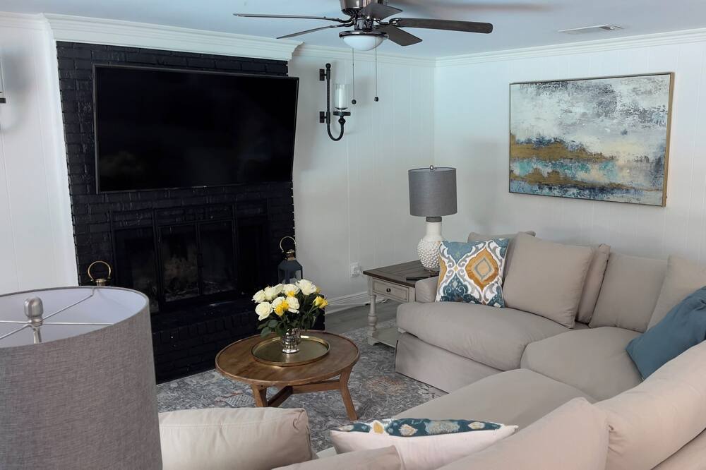 Photo of Livingroom in Tallahassee