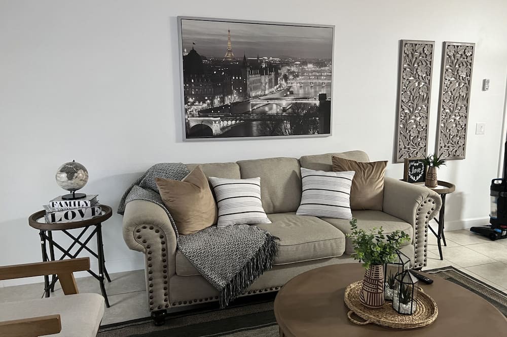 Photo of Livingroom in Sunset Ridge