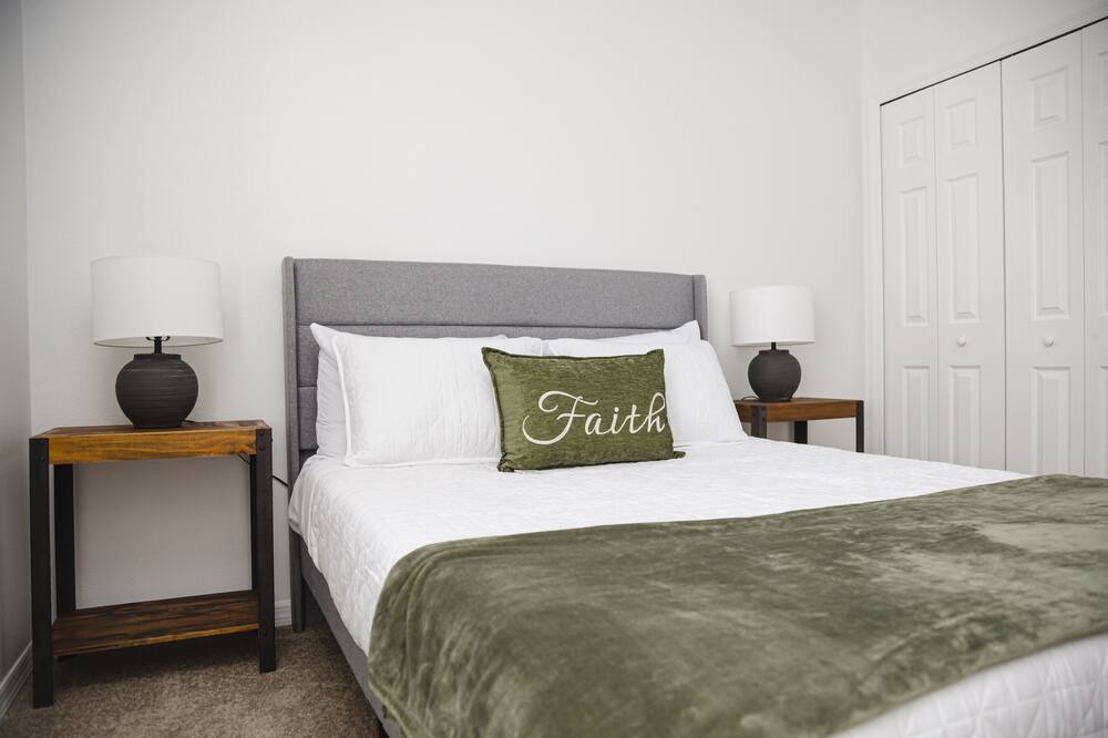 Photo of Bedroom in Sunset Ridge