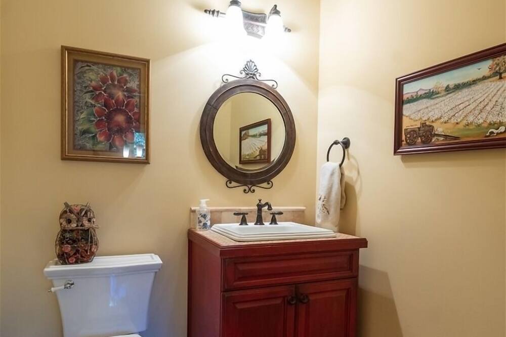 Photo of Bathroom in Dadeville