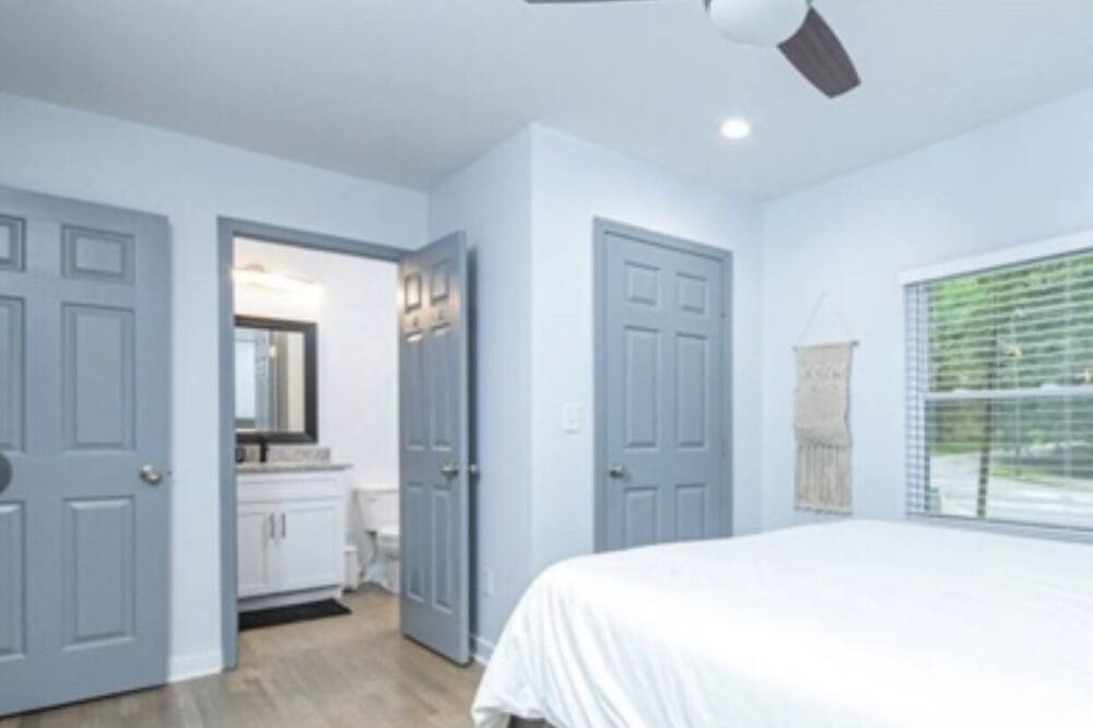 Photo of Bedroom in Browns Mill Park