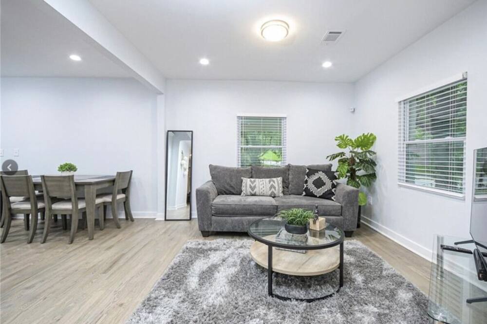 Photo of Livingroom in Browns Mill Park