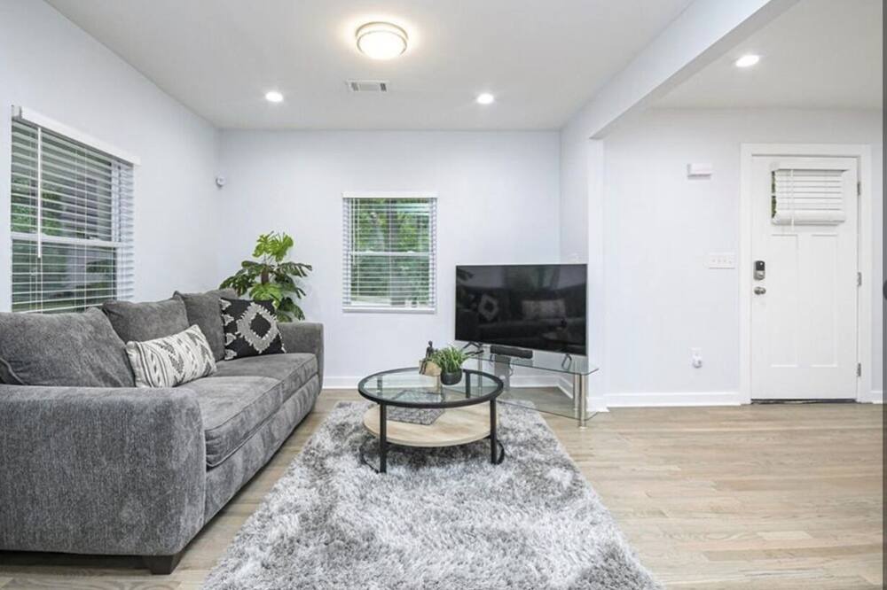 Photo of Livingroom in Browns Mill Park