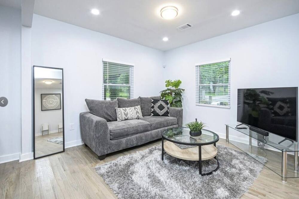 Photo of Livingroom in Browns Mill Park