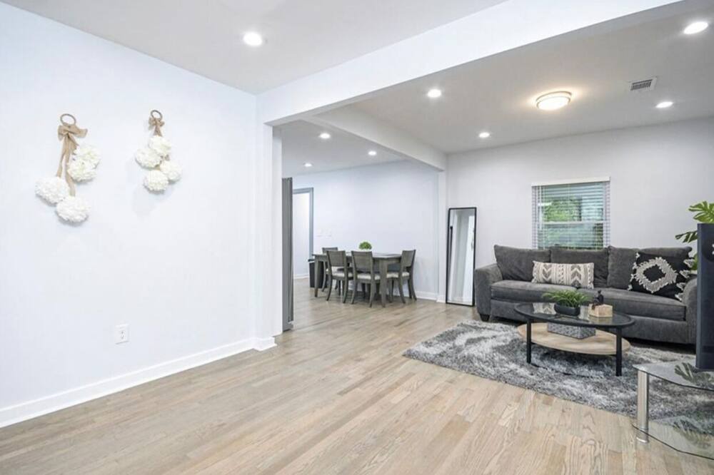 Photo of Livingroom in Browns Mill Park