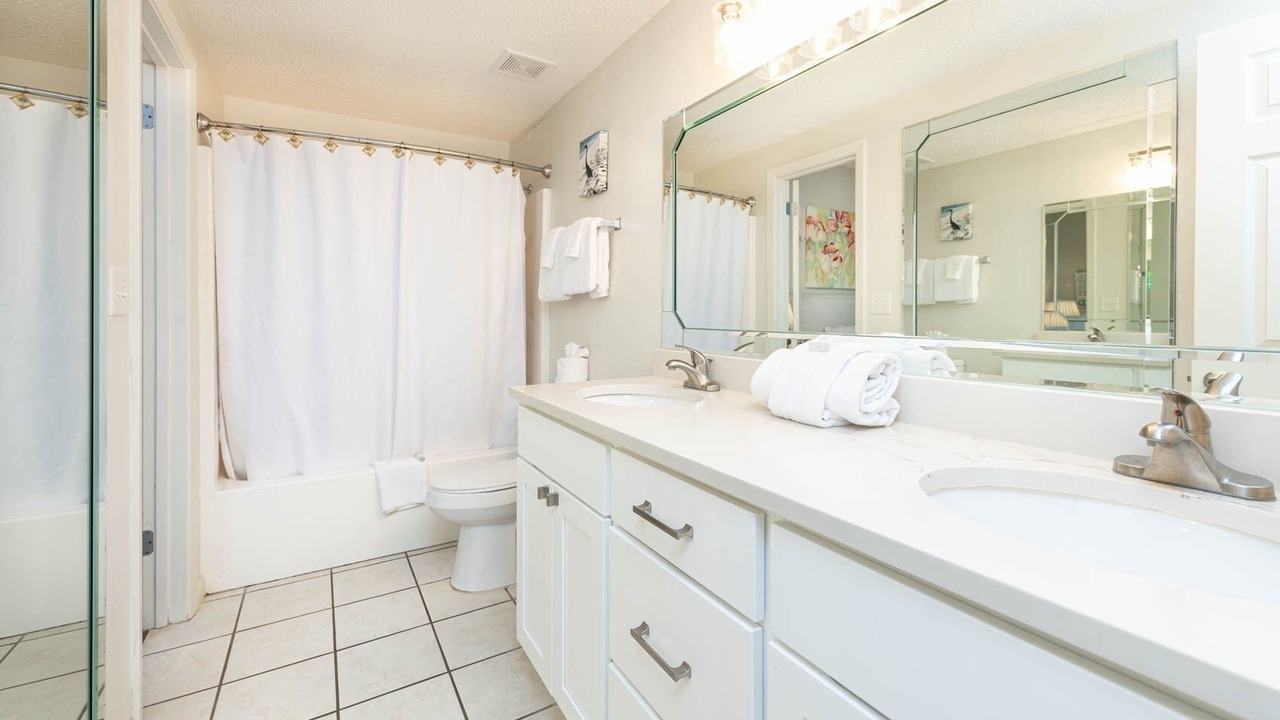 Photo of Bathroom in Orange Beach East
