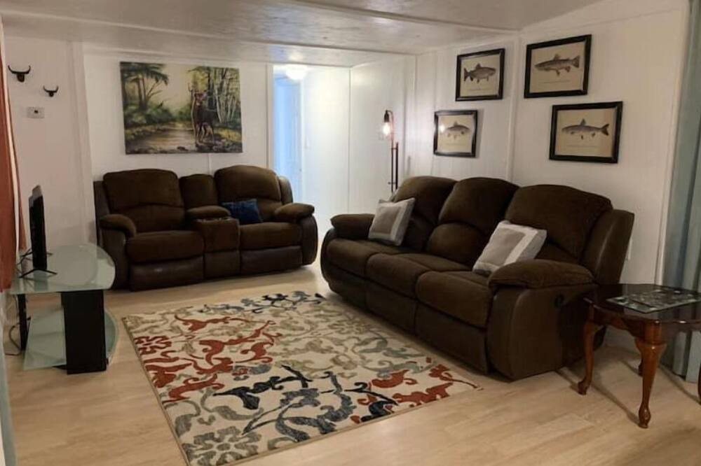 Photo of Livingroom in Lemon Bluff
