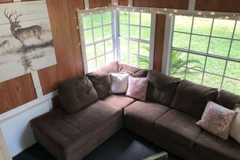 Photo of Livingroom in Lemon Bluff