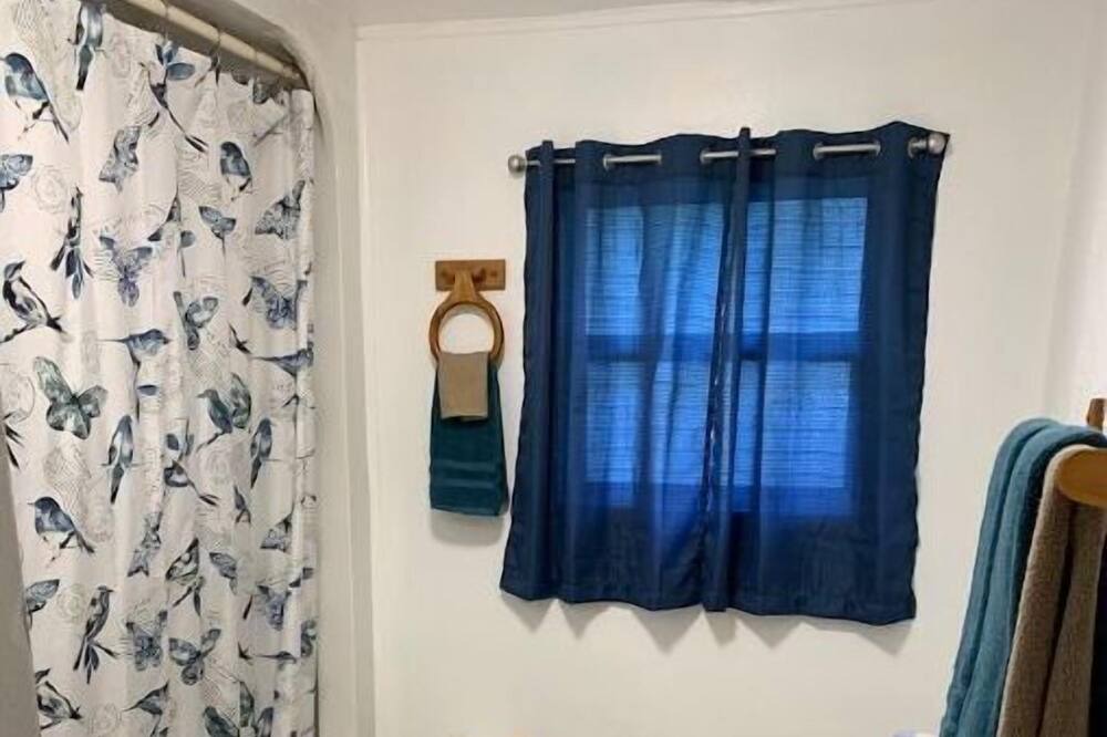 Photo of Bathroom in Lemon Bluff