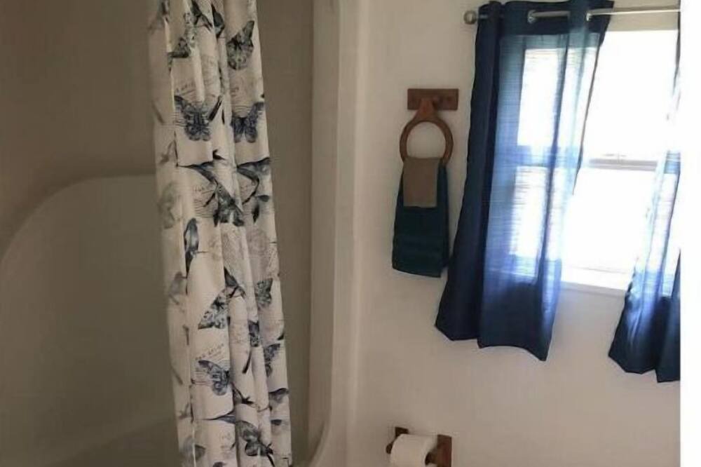 Photo of Bathroom in Lemon Bluff