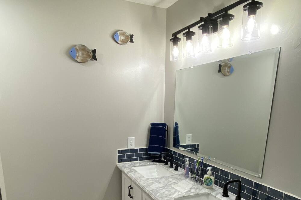 Photo of Bathroom in Edgar