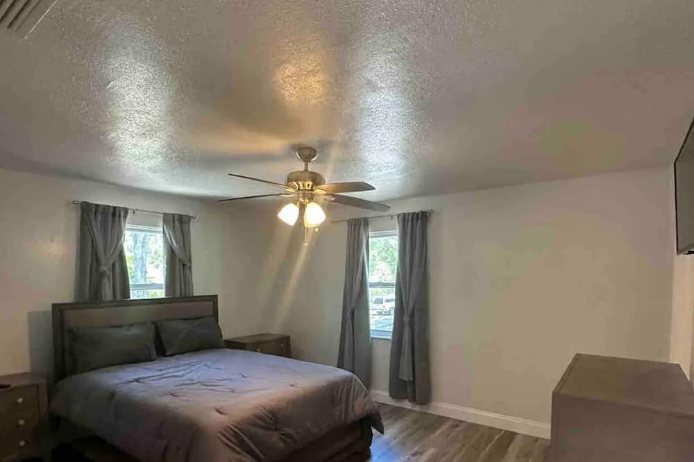 Photo of Bedroom in Winter Springs